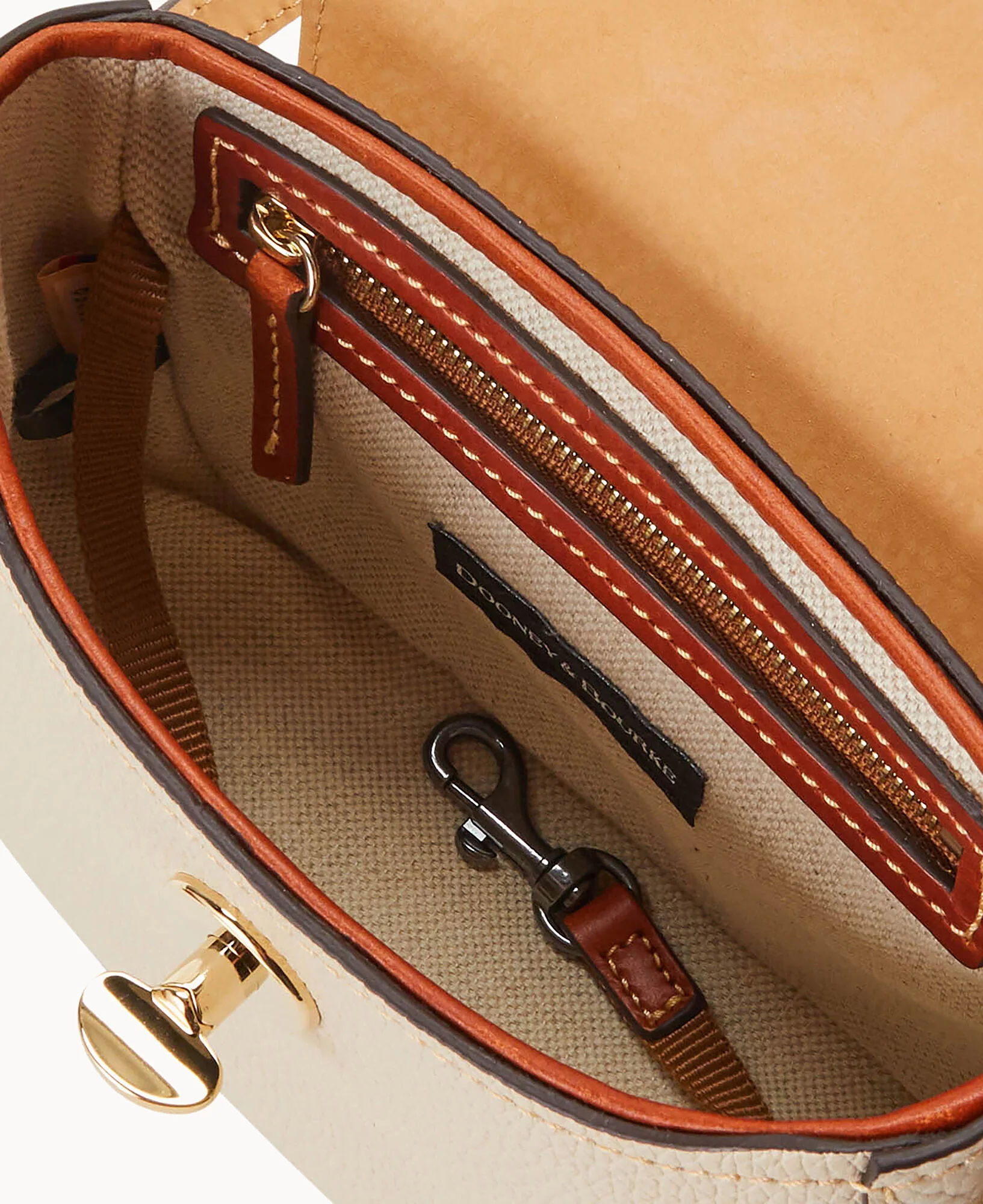 Pebble Turnlock Flap Saddle - Image 3