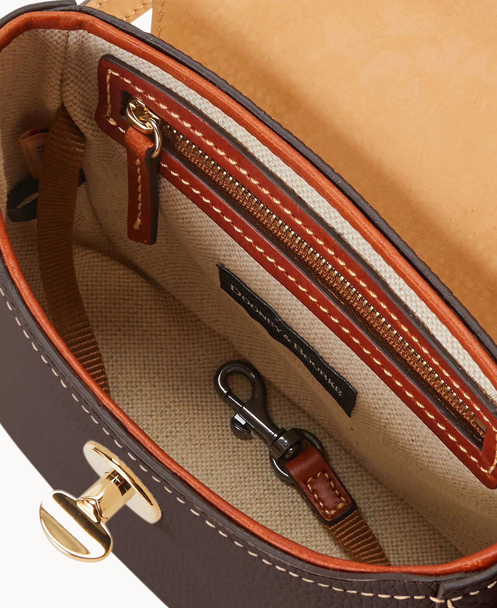 Pebble Turnlock Flap Saddle - Image 33