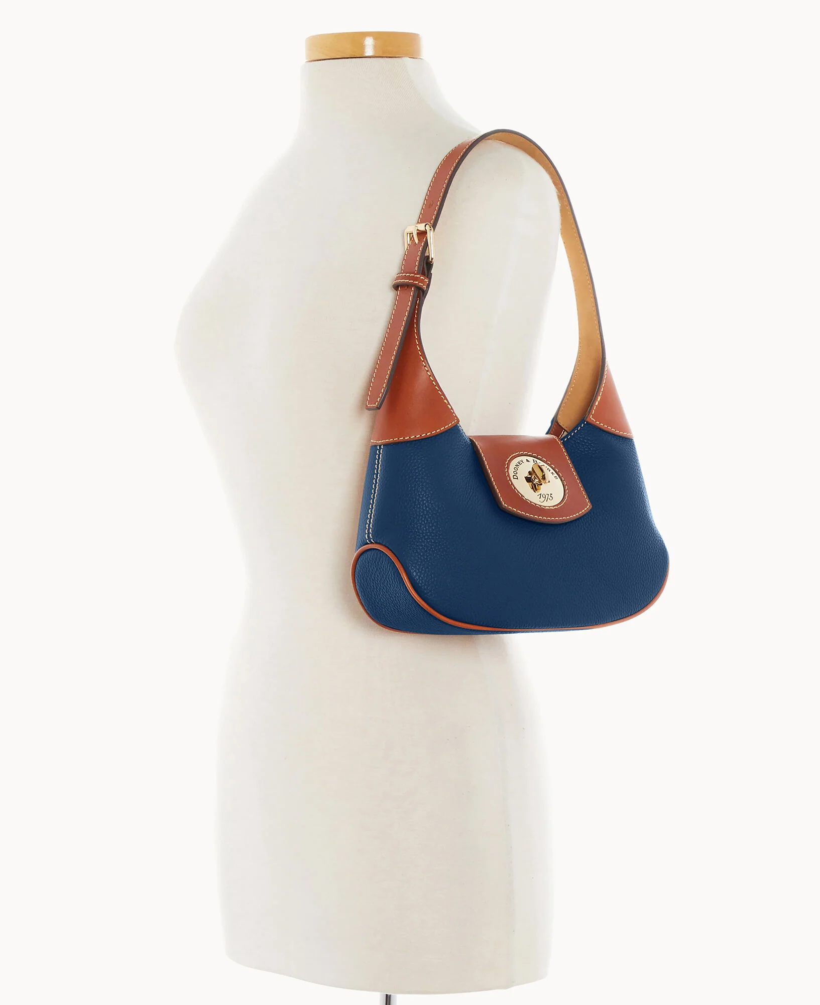 Pebble Turnlock Hobo 26 - Image 45