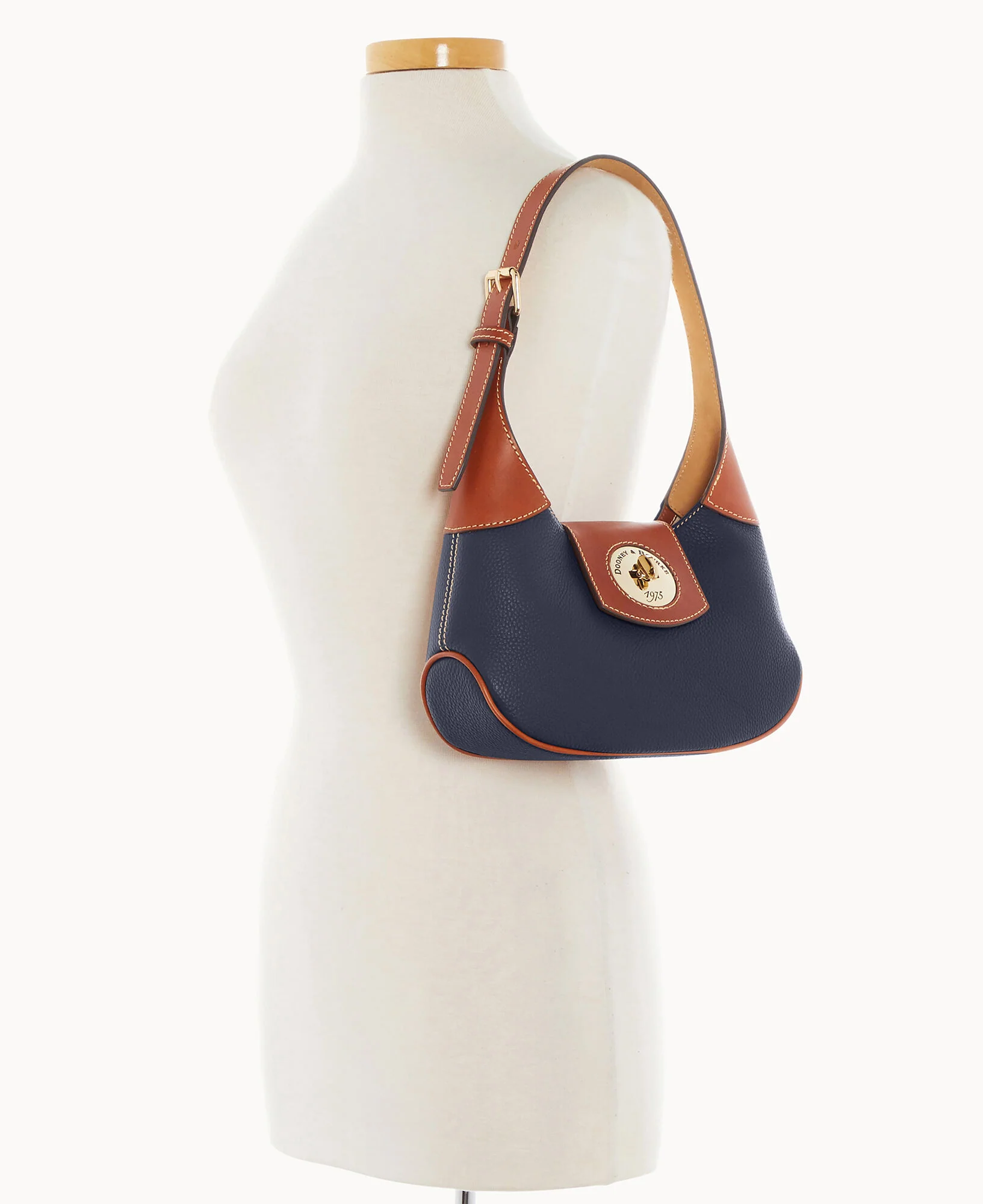 Pebble Turnlock Hobo 26 - Image 50